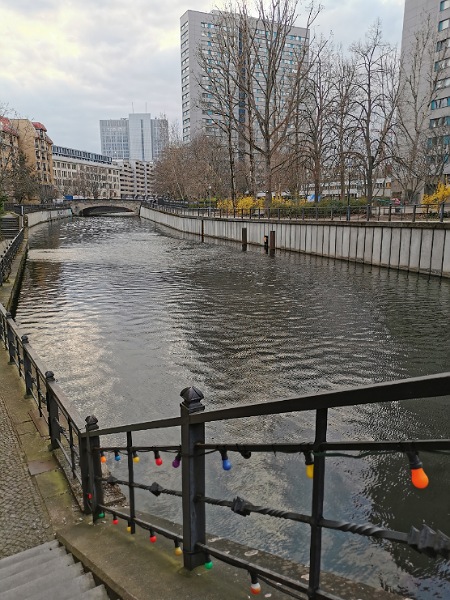 Mitten in Berlin auf dem Fluss