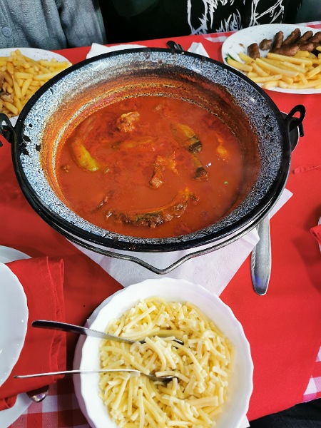 Fischgulasch mit echtem ungarischem Paprikapulver verfeinert (Lieblingsgewürze gegen Heißhunger)